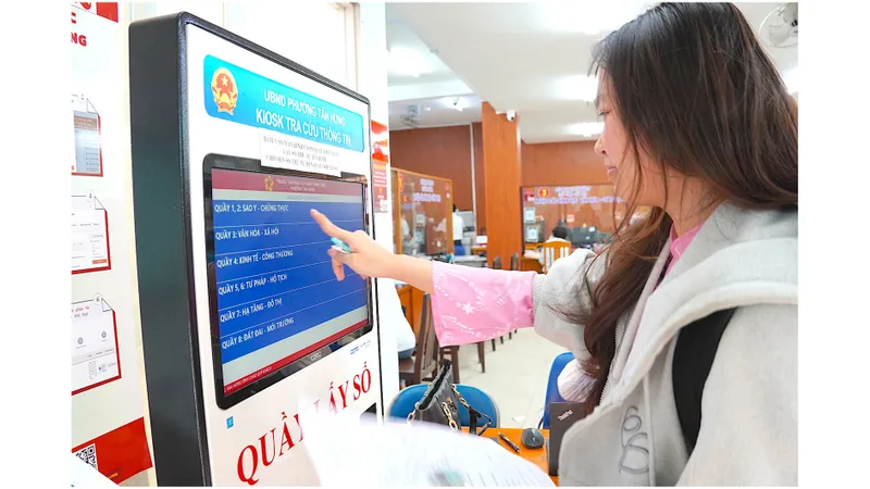 Người dân hài lòng với "cán bộ hướng dẫn số"