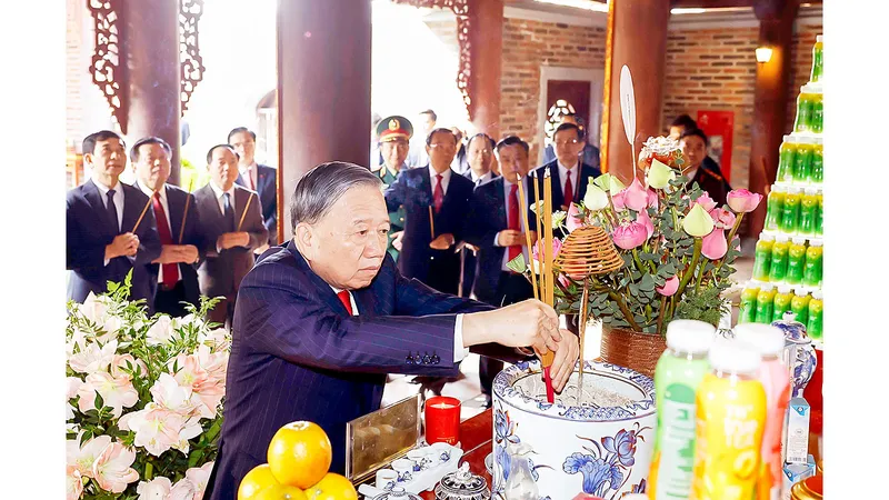 Tổng Bí thư Tô Lâm dâng hoa, dâng hương tưởng niệm Chủ tịch Hồ Chí Minh