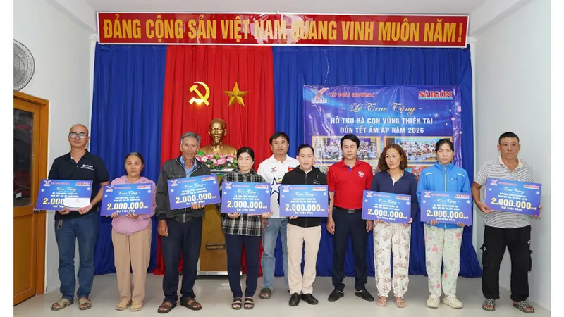 Mang nghĩa tình đến với vùng lũ miền Trung