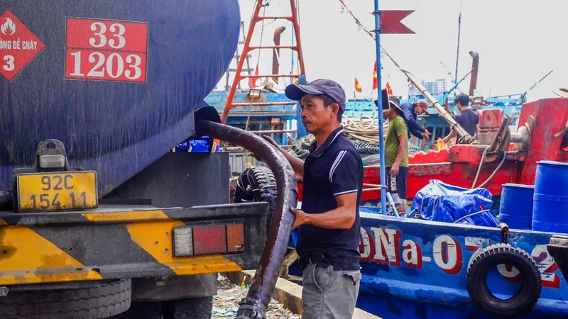 Kích hoạt nhiều giải pháp kềm giá xăng, dầu