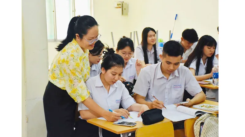 Gỡ “nút thắt” dạy thêm, học thêm: Nâng chất chương trình, giảm áp lực thi cử