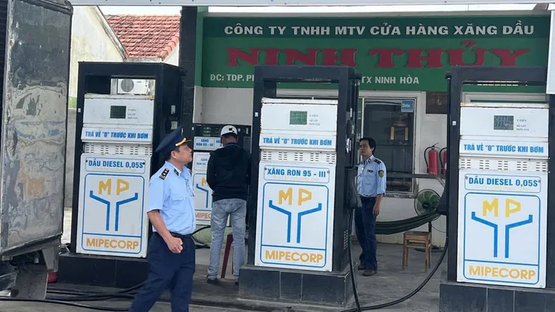 Kiểm soát, ngăn chặn buôn lậu xăng dầu qua biên giới