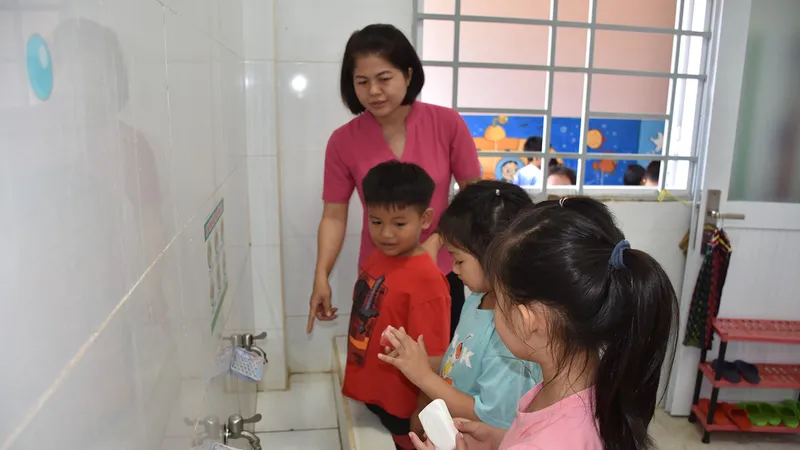 Kích hoạt hiệu quả lớp phòng dịch tay chân miệng từ cơ sở