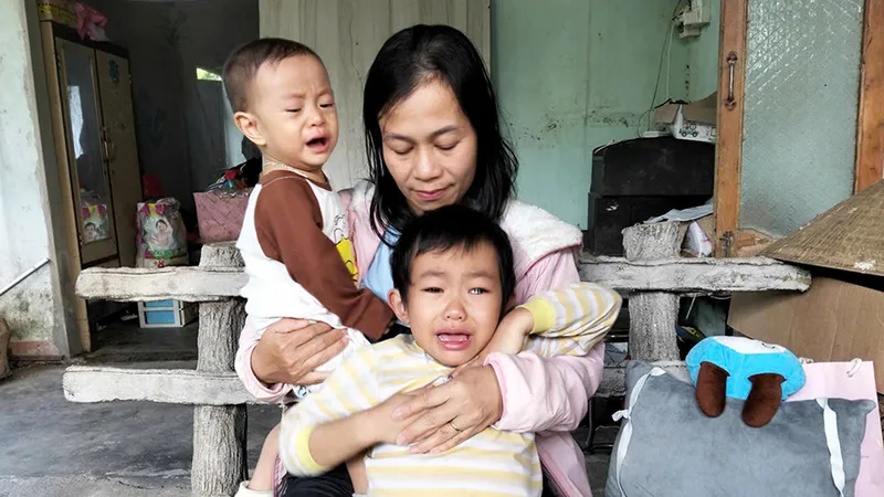 Xót thương 2 bé thơ bạo bệnh