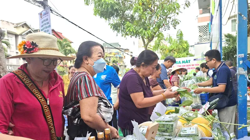 Rau sạch từ trang trại đến bàn ăn