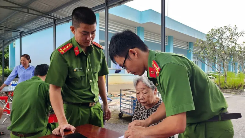 Giúp người già neo đơn chưa rõ nhân thân có giấy khai sinh