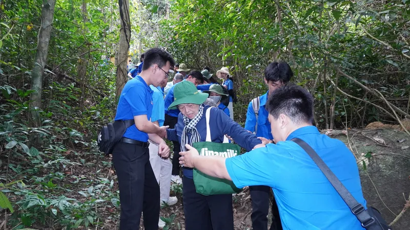 Ký ức đỏ từ mạch sông núi