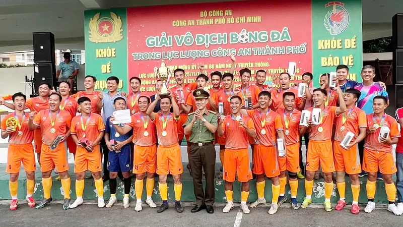 Đội Cụm thi đua 3 vô địch Giải bóng đá lực lượng Công an TPHCM