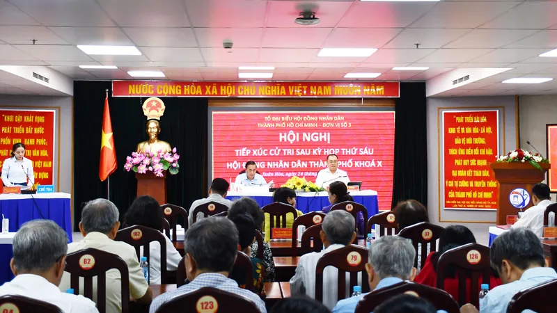 Cử tri kiến nghị cần có giải pháp giải quyết ùn tắc giao thông