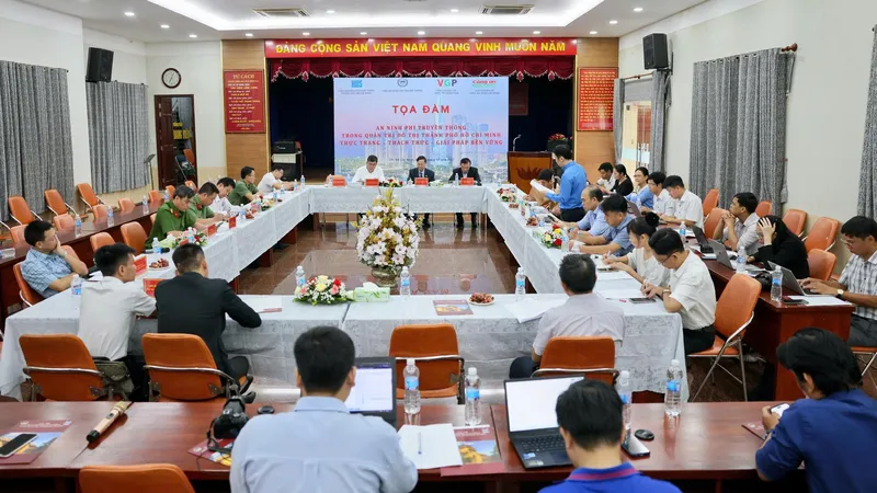 Bàn giải pháp trước thách thức an ninh phi truyền thống