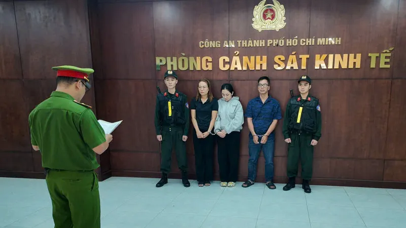 Cơ quan Cảnh sát điều tra Công an TPHCM tống đạt các quyết định đối với các bị can