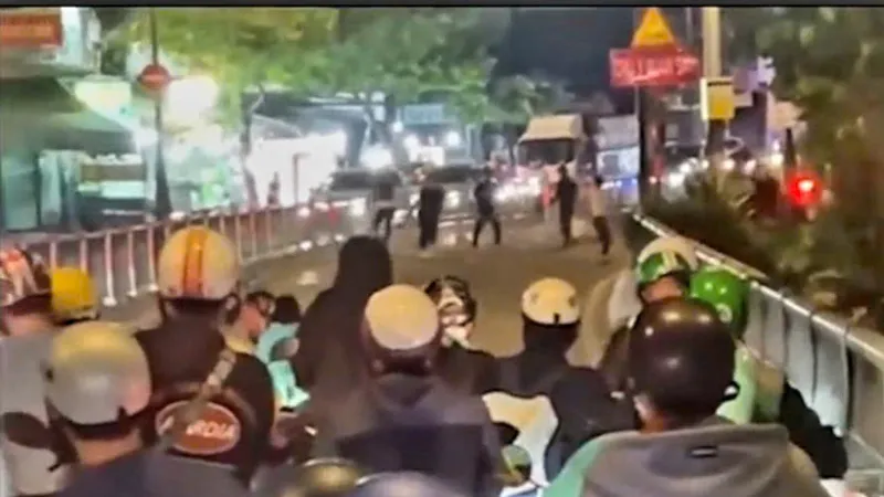 TPHCM: Điều tra hai nhóm thanh niên hỗn chiến trong đêm