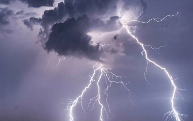 Cà Mau: Hai người tử vong nghi bị sét đánh