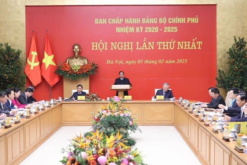 Thủ tướng chủ trì hội nghị lần thứ nhất Ban Chấp hành Đảng bộ Chính phủ nhiệm kỳ 2020-2025. Ảnh: VIẾT CHUNG