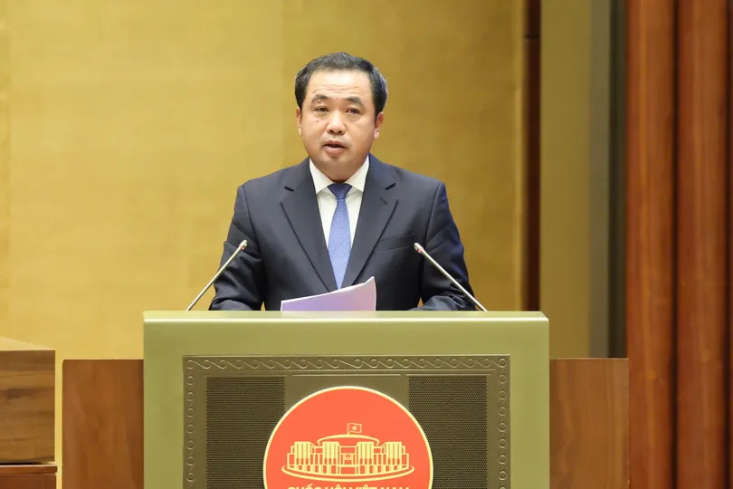 Bộ trưởng Bộ Nông nghiệp - Môi trường Trần Đức Thắng phát biểu giải trình, làm rõ một số vấn đề đại biểu Quốc hội nêu, chiều 28-10. Ảnh: QUANG PHÚC