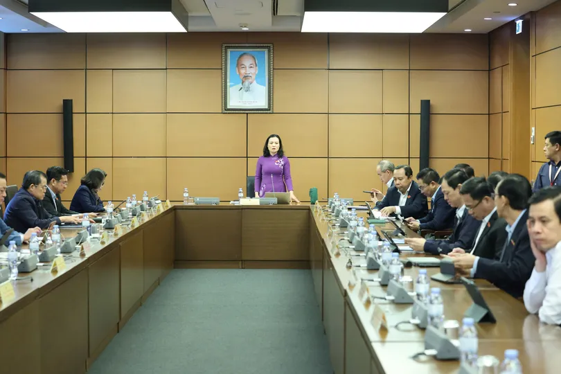 Đoàn đại biểu Quốc hội TPHCM thảo luận tại tổ sáng 21-11. Ảnh: QUANG PHÚC