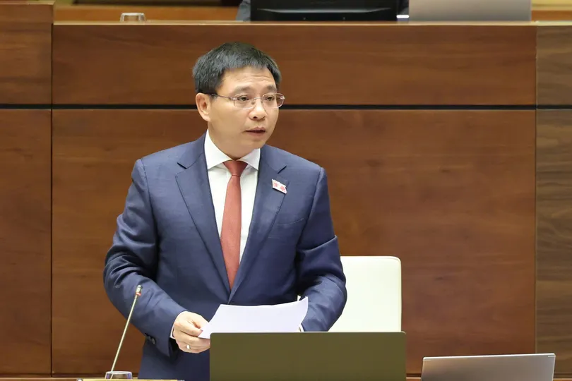 Bộ trưởng Bộ Tài chính Nguyễn Văn Thắng phát biểu giải trình, làm rõ một số vấn đề đại biểu Quốc hội nêu, sáng 26-11. Ảnh: QUANG PHÚC