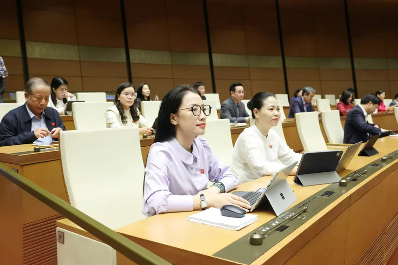 Các đại biểu dự phiên họp sáng 3-12. Ảnh: QUANG PHÚC