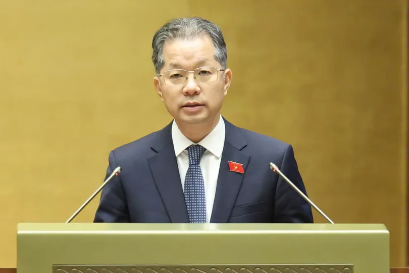 Chánh án Tòa án nhân dân tối cao trình bày Báo cáo giải trình, tiếp thu, chỉnh lý dự thảo Luật Toà án chuyên biệt tại Trung tâm tài chính quốc tế. Ảnh: QUANG PHÚC