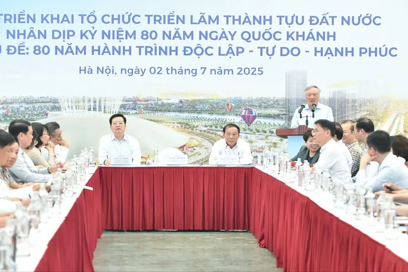 Quang cảnh cuộc họp
