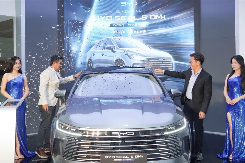 Giá bán chính thức của BYD Seal 5 là 696 triệu đồng