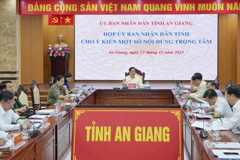 Quang cảnh cuộc họp