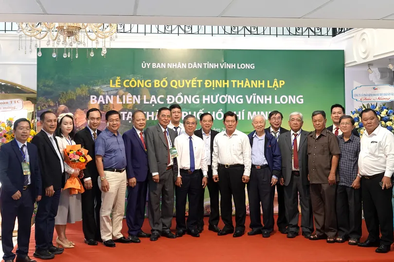 Các đại biểu tham dự Lễ ra mắt Ban liên lạc đồng hương Vĩnh Long tại TPHCM. Ảnh: THÚY BÌNH