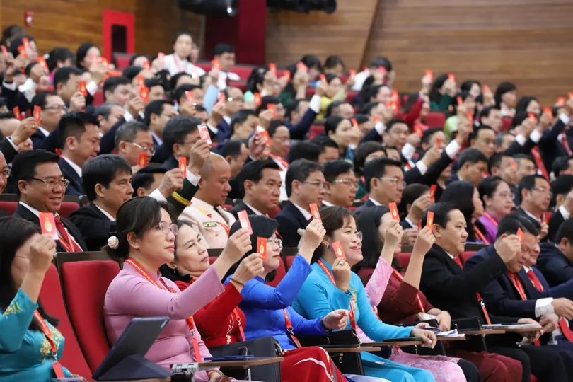 Đại hội đại biểu Đảng bộ TPHCM lần thứ I thông qua Nghị quyết với 30 chỉ tiêu phát triển