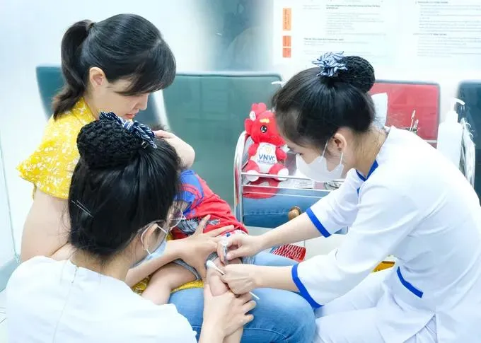 Tiêm vaccine là biện pháp hữu hiệu phòng chống bệnh viêm não mô cầu