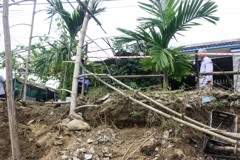 Sạt lở áp sát nhà dân bên sông Phước Giang, Quảng Ngãi