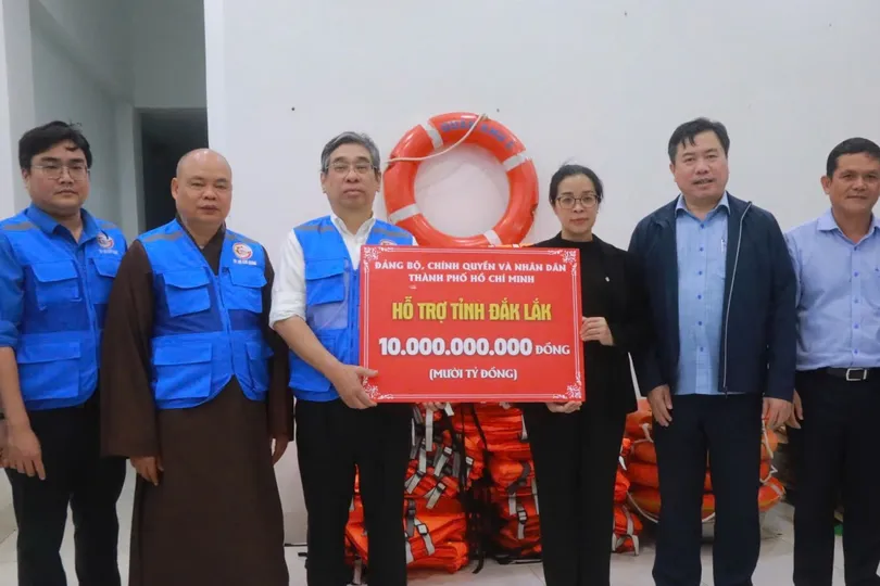 TPHCM hỗ trợ 10 tỷ đồng và 500 tấn hàng hóa cho người dân vùng lũ lụt Đắk Lắk