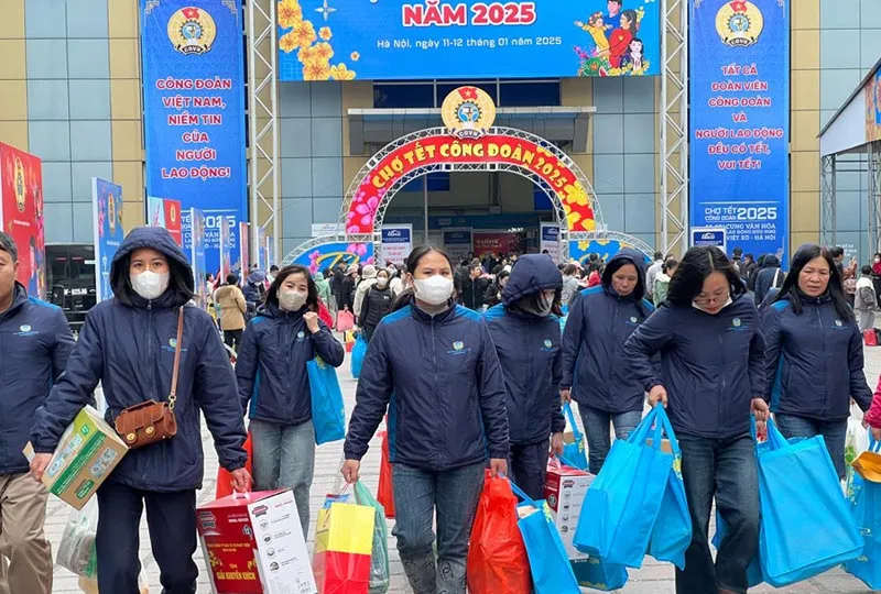 Hà Nội: Trao hơn 10.000 voucher và suất quà tại “Chợ Tết công đoàn” 2026