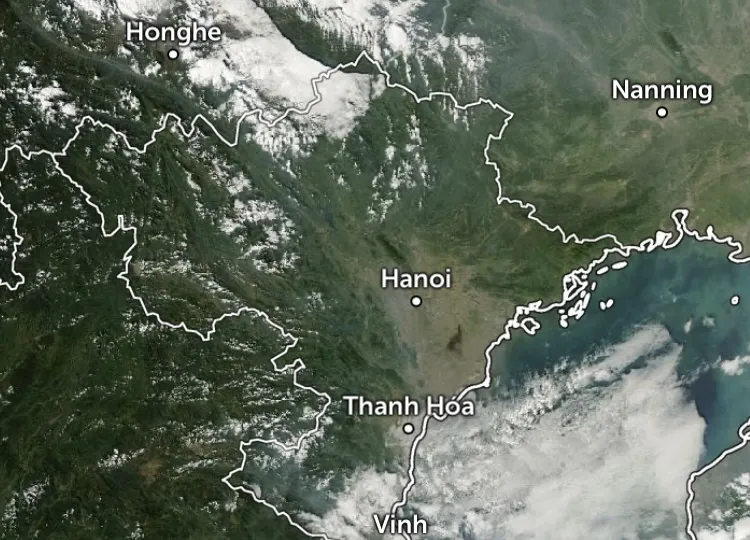 Ảnh vệ tinh lúc 10 giờ ngày 25-11: Phía Bắc đón không khí lạnh khô, trời quang mây. Nguồn: Z.E