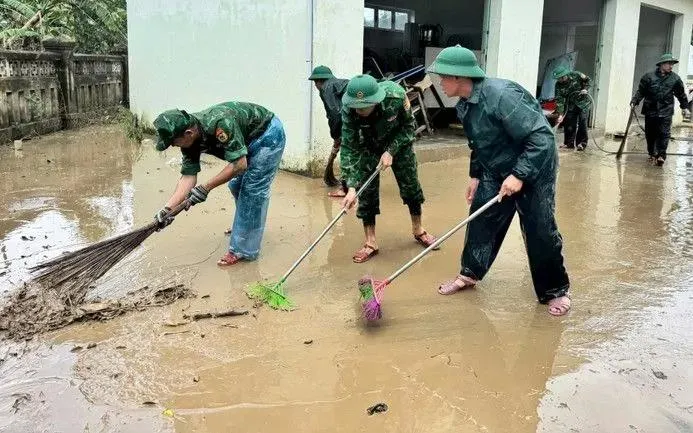 Gấp rút sửa chữa, xây dựng lại hàng ngàn ngôi nhà sau mưa lũ