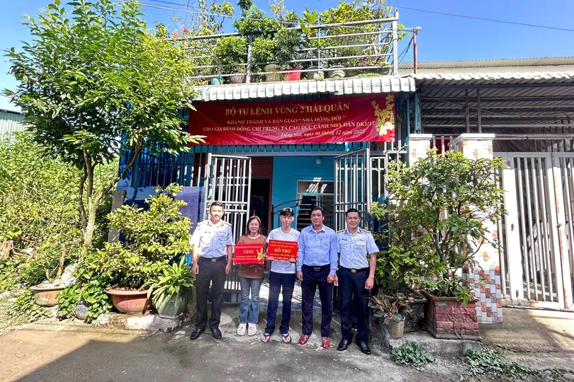 Tiểu đoàn DK1 – Bộ Tư lệnh Vùng 2 Hải quân tặng nhà đồng đội