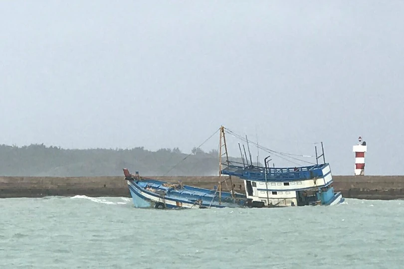 Bình Thuận: Chìm tàu cá, 4 ngư dân mất tích