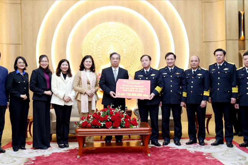 Đồng chí Nguyễn Phước Lộc thăm, chúc tết Bộ đội Biên phòng Việt Nam và các đơn vị Hải quân