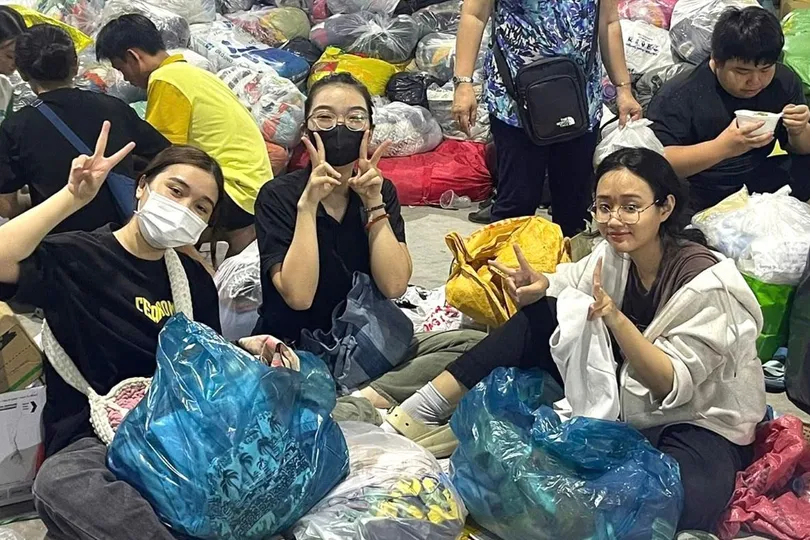 Hạnh phúc không chỉ ở tấm áo