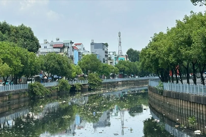 Rác trên kênh Nhiêu Lộc - Thị Nghè, quận Tân Bình, TPHCM. Ảnh: Thanh Hiền