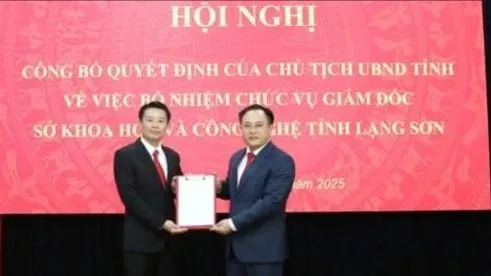 Lạng Sơn công bố các quyết định về công tác cán bộ