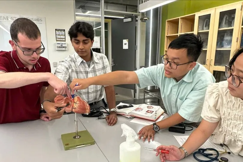 Nguyễn Hoàng Toàn trong một buổi trao đổi, học tập tại Hoa Kỳ