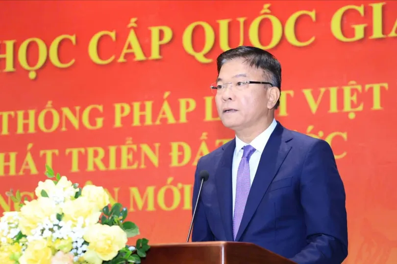 Phó Thủ tướng Chính phủ Lê Thành Long phát biểu khai mạc hội thảo, sáng 1-11