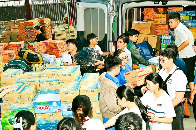 TPHCM gửi yêu thương về vùng lũ dữ