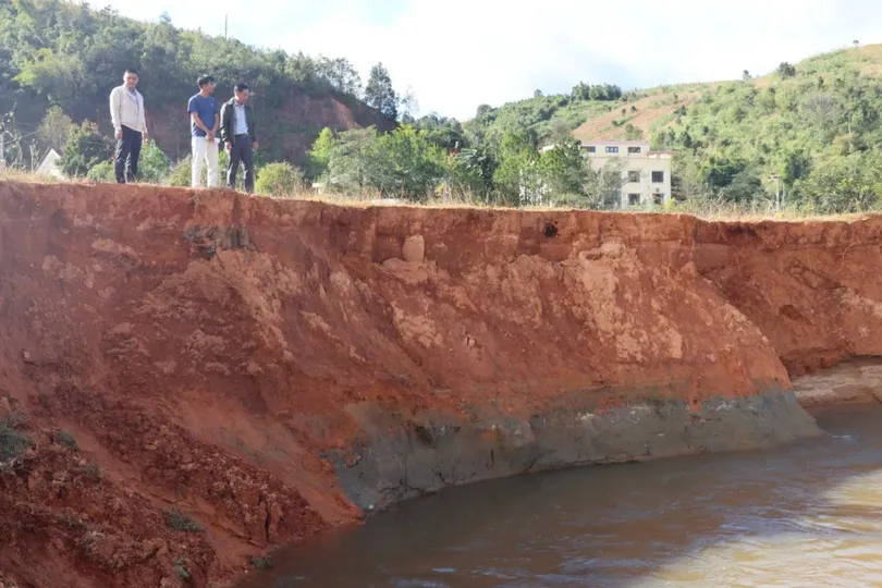 Quảng Ngãi: Đề nghị đầu tư khẩn cấp tuyến kè chống sạt lở sông Đăk Bla