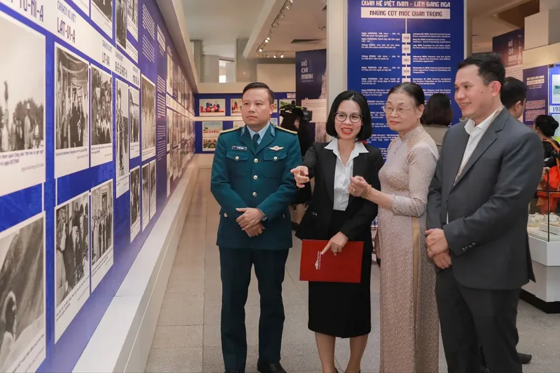 Khai mạc trưng bày chuyên đề “Dấu chân Hồ Chí Minh trên quê hương Cách mạng Tháng Mười”