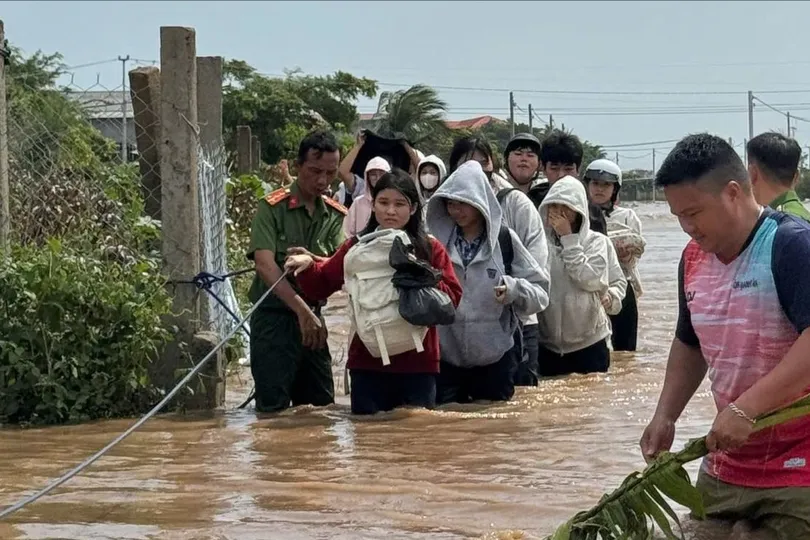 Khánh Hòa: Nhiều khu vực ngập cục bộ sau mưa lớn