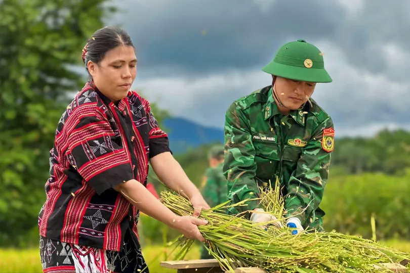 Đồng bào các dân tộc ở khu vực A Lưới ngày càng có nhiều hộ gia đình tự vươn lên thoát nghèo, trở thành điển hình lan tỏa trong cộng đồng, tạo nền tảng bền vững chống tái nghèo