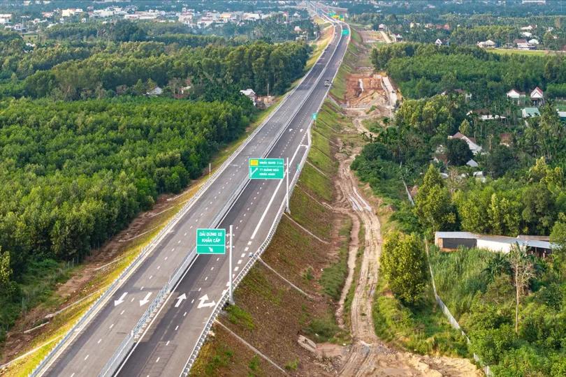 Phó Thủ tướng Trần Hồng Hà chủ trì cuộc họp nghe báo cáo về công tác chuẩn bị tổ chức lễ khánh thành, khởi công các dự án, công trình quy mô lớn, ý nghĩa vào ngày 19-12