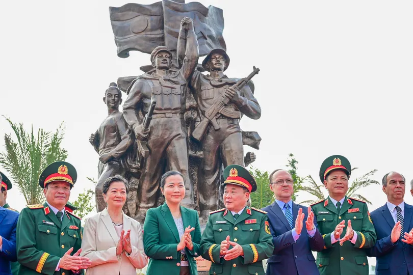 Khánh thành cụm tượng tình đoàn kết, hữu nghị và tri ân quốc tế