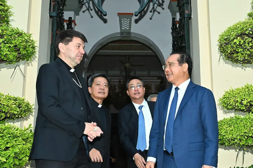 Đồng chí Nguyễn Văn Được, Ủy viên Trung ương Đảng, Phó Bí thư Thành ủy, Chủ tịch UBND TPHCM tiếp Tổng giám mục Marek Zalewski - Đại sứ Vatican tại Singapore kiêm Đại diện của Tòa Thánh Vatican thường trú tại Việt Nam - đến thăm và làm việc. Ảnh : VIỆT DŨNG